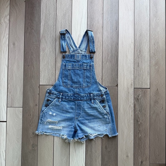 Abercrombie & Fitch Denim - Abercrombie & Fitch distressed denim overall shorts